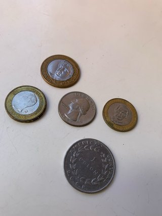 Lote de 5 Monedas de Varios Países