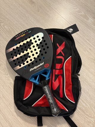 Pala pádel Bullpadel Vertex 05 Confort + mochila