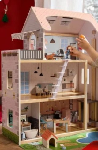 Casita de Muñecas de Madera