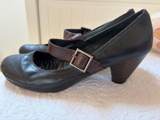 Zapatos de piel con tacón