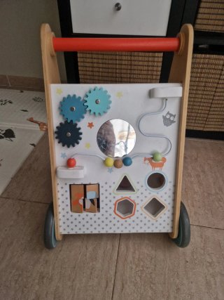 Andador Infantil de Madera con Actividades