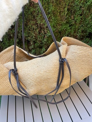 Capazo XL Zara con acabados en piel