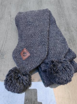 Bufanda Gris Timberland con Pompones