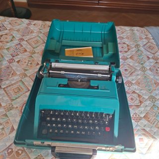 Máquina de escribir Olivetti Studio 45