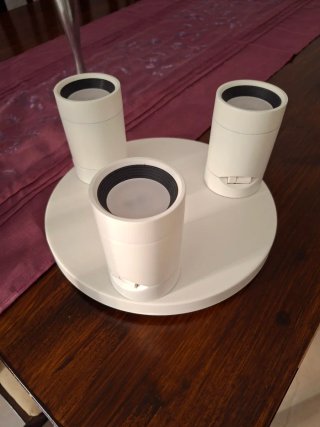 Plafón de techo con tres focos