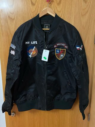 Chaqueta Bomber Negra con Parches