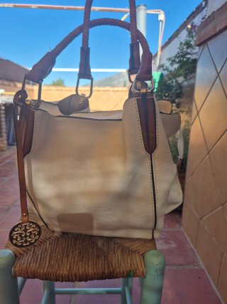 Bolso de mano beige y marrón
