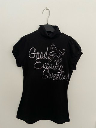 Camiseta negra Zara con lentejuelas