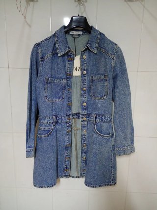 Chaqueta larga vaquera Zara