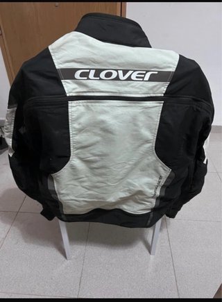 Equipo de moto: casco Astone RT1200 EVO + chaqueta