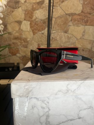 Gafas de sol Guess negras