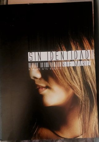 Sin identidad libro de SM impecable