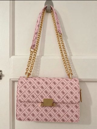 Bolso Guess Rosa con Cadena Dorada