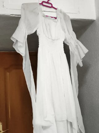 Vestido Blanco Estilo Fantasma