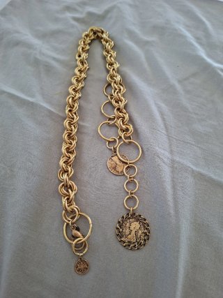 Collar de eslabones con colgantes