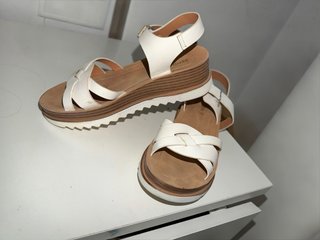 Sandalias Blancas con Plataforma