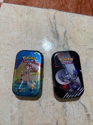 2 Latas Metálicas Pokémon TCG