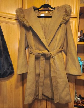 Abrigo Cortefiel Beige con Capucha