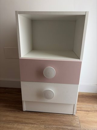 Cajonera de escritorio blanca y rosa