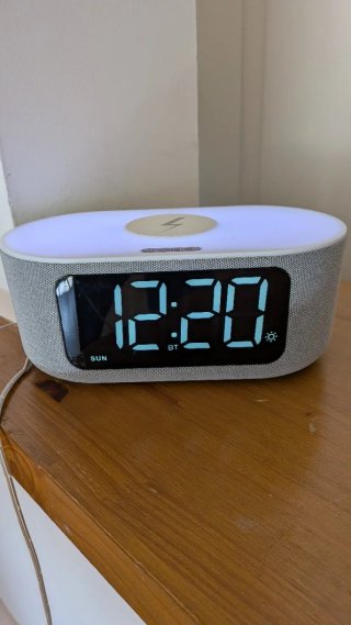 Despertador Radio con Carga Inalámbrica