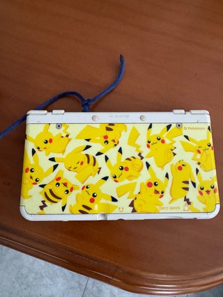 New Nintendo 3DS  Edición Limitada Pikachu