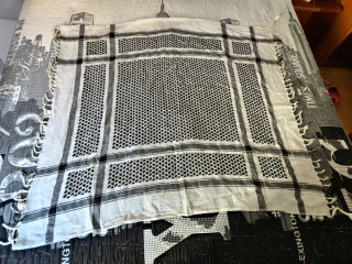 Pañuelo palestino mediano blanco y negro