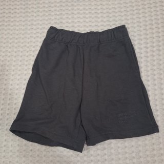 Pantalones cortos negros y grises