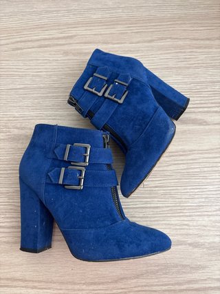 Botines de tacón en ante azul