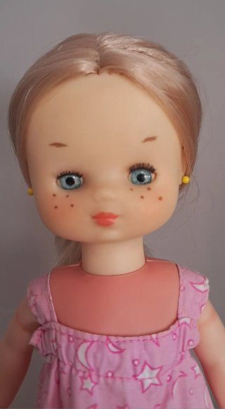 Muñeca Lesly
