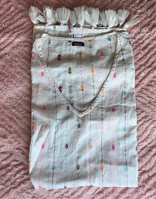 Vestido de playa blanco con borlas