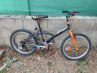 Bicicleta Infantil Btwin Negra y Naranja
