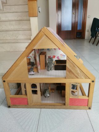 Casa de Muñecas de Madera