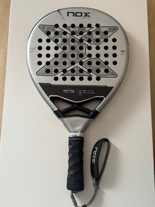 Pala de pádel Nox AT10 Genius 18K 2024