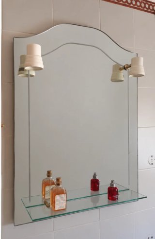 Espejo de baño con repisa y luces