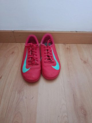 Zapatillas Fútbol Sala Nike Rojas son talla 34