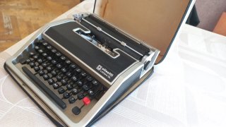 Máquina de escribir Olivetti Lettera DL