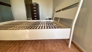 Cama de 140 cm con cabecero blanco