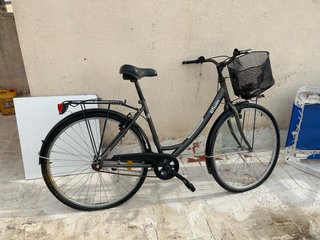 Bicicleta de paseo Btwin gris