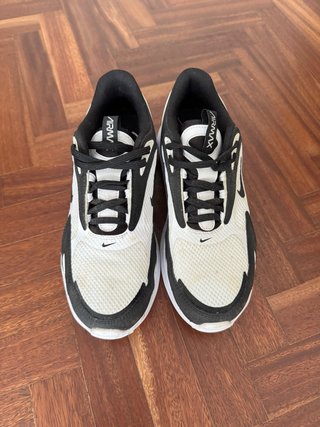 Zapatillas Nike Air Blancas y Negras Talla 40