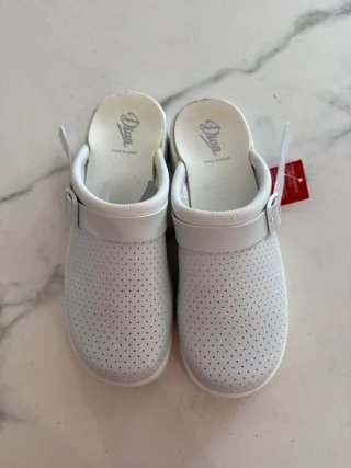Zuecos Blancos Dian