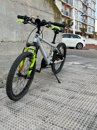 Bicicleta Infantil Btwin Gris y Verde