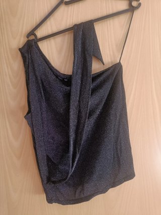 Blusa Asimétrica Negra Brillante Mango