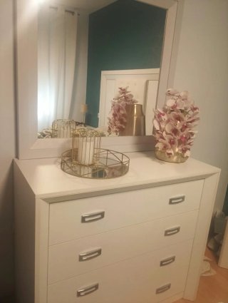 Cómoda con Espejo a Juego