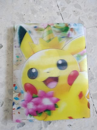 Álbum con cartas Pokémon