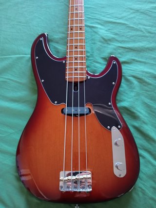 Bajo Eléctrico Sire Marcus Miller D5