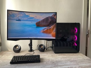PC Gaming completo con Monitor Curvo y periféricos