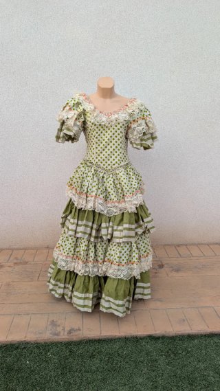 587 Traje de flamenca verde y blanco