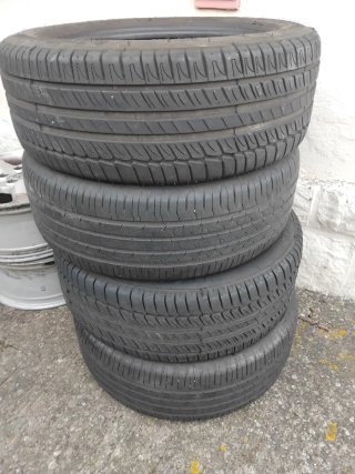 4 llantas y 4 ruedas de cohe 215/55 R 17