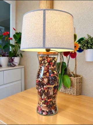 Lámpara de mesa con base de cristal