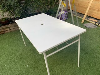 Mesa de jardín plegable blanca